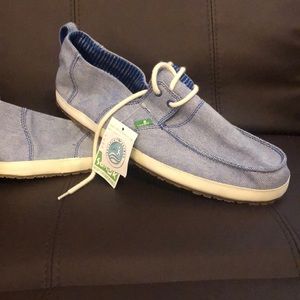 Sanuk laced shoes